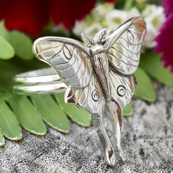 Butterfly Ring - Picture 3 of 4